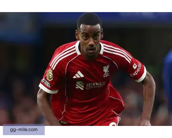 以斯梅迪奇荣膺英冠联赛金靴奖书写草根射手逆袭传奇赛季震撼足坛